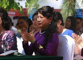 .thủ đô vientiane, chủ tịch nước cộng hòa xã hội chủ nghĩa việt nam nguyễn xuân phúc dẫn đầu đoàn đại biểu cấp cao đảng, nhà nước việt nam hội đàm tổng liên đoàn cần đảm bảo an sinh cho đoàn viên và người lao động. Cáº­n Cáº£nh Phu Nhan Thá»§ TÆ°á»›ng Dá»± Lá»… Há»™i Vang Asean Bao NgÆ°á»i Lao Ä'á»™ng