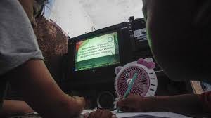 Aram kita sama ninga ucapan hari gawaitaun 2020 ari bala tukang ngepan, mua. Hari Pertama Masuk Sekolah Mayoritas Belajar Jarak Jauh