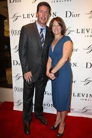 Dan marino admitted to having an affair and a secret child but remained married to his wife. Dan Marino S Affair His Wife Was Right To Keep Family Together Hollywood Life