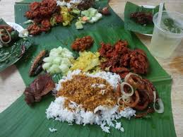 Bakar nasi hingga daun menjadi kecoklatan ata terlihat kering. Nasi Daun Pisang Pinggan Licin