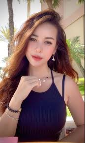 Diễn viên Vivian Phạm phim "Làng ế vợ” hạnh phúc bên chồng Tây