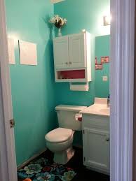 Bold wallpaper is a trendy decor idea, and turquoise and white printed wallpaper in a powder room is a chic idea. Pin By Julie Blaul Wallace On For The Home Blue Bathroom Accents Aqua Bathroom Grey Bathrooms