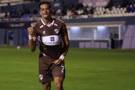 18 veces se enfrentaron en el amateurismo con 7 triunfos para gye y 4 para cap con 7 empates. 4h8lhjdrkilzsm