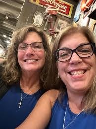 Alexa Landon's Instagram, Twitter & Facebook