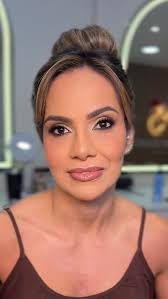 Duas palavras que não cabem na mesma frase 😂 Ou eu maquio, ou eu converso.  A @rafaelafernands me arrebentou com essa falação! Ainda bem que não era  sábado 😂 Mas ela é