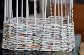 Upcycling Korb Aus Zeitungen Selber Flechten Komplette Anleitung Mit Fotos Papier Handwerk Basteln Mit Papierrollchen Basteln Mit Zeitungspapier