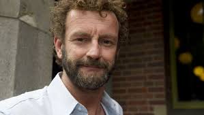 He is a writer, known for komt een vrouw bij de dokter (2009), de slimste mens ter wereld (2012) and praat nederlands met me (2018). Kluun Zet Huis In Amsterdam Zuid Te Koop Voor 2 4 Miljoen Het Parool