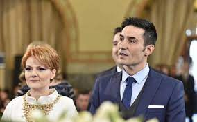 Video Cum Au ApÄƒrut OlguÅ£a Vasilescu Si Claudiu Manda La PrimÄƒria Craiova Cei Doi S Au CÄƒsÄƒtorit Civil De Dragobete