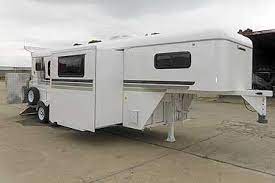 9 Aus Horse Float Ideas Horses Recreational Vehicles Horse Trailer Living Quarters