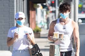 May 19, 2021 · addison rae has made it crystal clear that she is not seeing anyone, despite rumors of her dating musician jack harlow and reuniting with tiktoker bryce hall this weekend. Addison Rae And Bryce Hall Wear Shorts These Popular Shoe Styles Footwear News