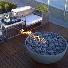 Terrasse Gestalten Modern Offene Feuerstelle Fur Kuhle Abende Beim Biertrinken In 2020 Terrasse Gestalten Feuerstellen Im Freien Gas Feuerstelle