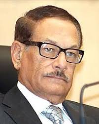 مكرم محمد أحمد هو نقيب الصحفيين المصريين السابق والأمين العام لاتحاد الصحافيين العرب ورئيس المجلس الأعلى لتنظيم الإعلام السابق. ØµÙÙˆØª Ø§Ù„Ø´Ø±ÙŠÙ ÙˆÙŠÙƒÙŠØ¨ÙŠØ¯ÙŠØ§