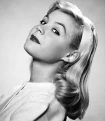 Sandra Dee in Paris 1958. Picture from Swedish magazine.