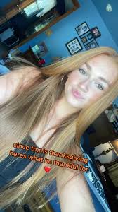 emily bobo (@emboxo)