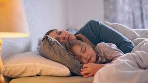 Si vous ne dormez pas la nuit, vous pouvez très facilement vous endormir pendant les cours. Sommeil De L Enfant Il Nous Rejoint La Nuit C Est Grave Magicmaman Com