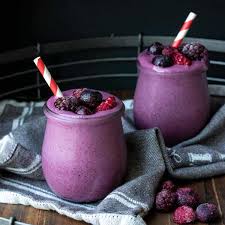 The base is frozen ripe banana and wild, organic, frozen blueberries (a wintertime favorite of mine). Healthy Banana Berry Smoothie Recipe Veggies Don T Bite