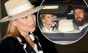 Kate hudson is one proud mother! Kate Hudson Proves She And Ex Chris Robinson Are Friendly As She Attends The Black Crowes Gig Daily Mail Online