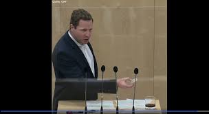 Eine flugbegleiterin hatte wegen eines prominenten. Corona Test Mit Cola Fpo Politiker Fuhrt Antigen Schnelltest Falsch Durch