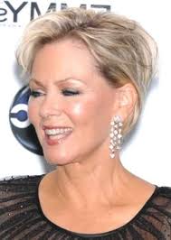 Frisuren ab 50 sollten vor allem eines nicht sein: Flotte Kurzhaarfrisuren Fur Damen Ab 50 Kurzhaarfrisuren Modische Frisuren Kurzhaarschnitte