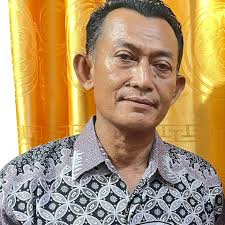 Wakil Ketua DPR RI, Adies Kadir, mengklarifikasi pernyataannya terkait  tunjangan beras dan bensin yang sempat viral. la menegaskan tidak ada  kenaikan gaji maupun tunjangan anggota DPR dalam beberapa tahun terakhir.  Adies mengakui