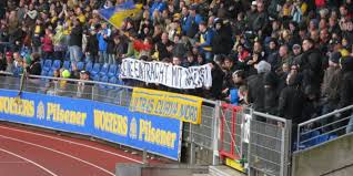Linksverteidiger verlängert seinen vertrag bis juni 2022. Rechte Im Fussball Eintracht Braunschweig Schliesst Die Augen Taz De