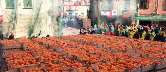 Known as battaglia delle arance, or storico carnevale ivrea in. Battaglia Delle Arance Food Fight Festival In Ivrea Where What When