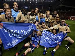 20 ljungberg finds space but is dragged down by gary neville. Manchester United 0 1 Arsenal May 2002 Premier League Archive