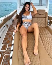 Would you date a girl with long legs? asking for a friend…😅💕