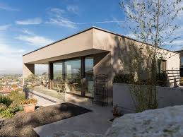 Einfamilienhaus Hanghaus Modern Edelstahlpool Luxushaus Mit Pool Luxushaus Im Hang Bauen Am Hang Architektur Haus Haus Hanglage Architektur