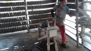 Setelah bahan dan peralatan sudah siap, selanjutnya kita bisa langsung memulai untuk membuat batako. Cara Pembuatan Batako Manual