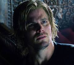 Quale look di Oliver Queen pensi sia il migliore? (dalla S1 alla S9 di  Flash) : r/arrow