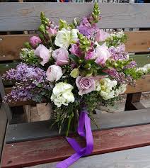 Na Dannom Izobrazhenii Mozhet Nahoditsya 1 Chelovek Flower Arrangements Wedding Flowers Flowers Bouquet