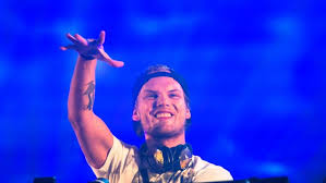 Nunca antes se había visto un amor igual al que siento por ti; Swedish Dj Avicii Has Died T H E Music Essentials
