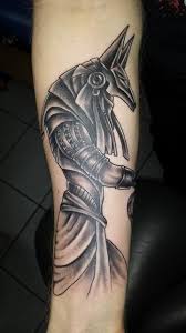 Braunkohlekuh Anubis Stargate Agyptische Gottin Tattoo Tattoo Ideen Gottin Tattoo