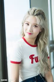 The asians who used shampoo and hair becomes lighter. Hd Wallpaper Loona K Pop Women Asian Kim Lip Blond Hair Portrait Young Adult Wallpaper Flare