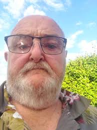 Hello Guys! I need some advice. I got a Dimarzio from a friend and I don't  know which one it is. One thing I know is, it is f-spaced. Maybe someone can