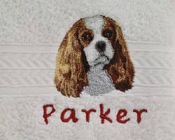 towel with a dog's name embroidered on itの画像