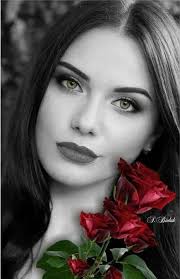 Black And White Vs Color Portraits I Love This Amazing Black And White Photography Women Curves Blackandwhitephotographywomencur Black And White Portraits Color Splash Photography Color Splash