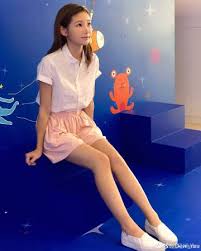 似普通平常人 未想爭寵 未求為娛樂價值給起哄 像化妝戴睫毛 很閃也很重 旁觀者供給的讚好 似緊要 如今都比不起 從情人視角裡 被對焦 未似女神 還似. ç®€æ·'å„¿è¶…è¯ æ–°æµªå¾®åšè¶…è¯ç¤¾åŒº