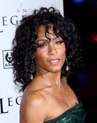 Jada Pinkett Smith Rocking The Sassy Curly Bangs Womens Hairstyles Hair Styles Medium Hair Styles