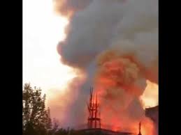 Incendie notre dame, la flêche chute paris le 15 avril 2019. Video Choc Chute De La Fleche De Notre Dame De Paris En Feu Youtube