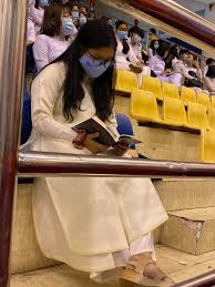 Áo dài is the uniform for girls in many high schools. However, they are the  modernized version which only looks flattering on slim students. I find the  traditional áo dài like the