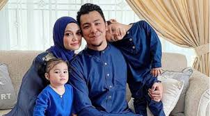 Mohd syamsul mohd yusof (lahir 21 mei 1984) ialah seorang pelakon, pengarah, penerbit, penyanyi dan komposer malaysia. Memang Banyak Syaitan Respon Puteri Sarah Bila Peminat Mohon Pertahankan Rumah Tangga