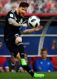 Argentina S Forward Lionel Messi Kicks A Free Kick During The Russia 2018 World Cup Group D Football Fotos De Messi Fotos De Lionel Messi Fotografia De Futbol