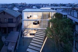 Muğla'nın dalyan bölgesinde yer alan villa tokyo'da tatil yapmak tüm vücudunuzu dinlendirecek. Nendo S Tokyo House Uses A Giant Stairway To Keep The Family And Their 8 Pets Connected Yanko Design