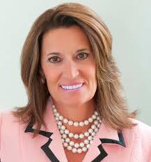 Winning Ways in Commercial Real Estate: 18 Successful Women Unveil the Tips  of the Trade in the Real Estate World : DeGange, Margo, Goodwin, Pamela J.,  MacKenzie, Gwen, Richardson, Valerie, Pierson, Jennifer