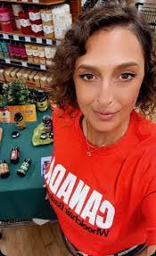 Andrea Bartels's Instagram, Twitter & Facebook