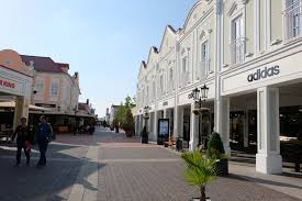 Save up to 70% on a great range of designer brands at mcarthurglen designer outlet parndorf. Tamogatas Kancso Legkondicionalo Parndorf Designer Outlet Adidas Orabura Org