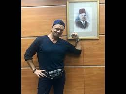 تحدث الفنان عباس أبو الحسن عن قضية طبيب الأسنان الشهير الذي يتحرش بالرجال، وذلك بعدما أمرت النيابة العامة في الجيزة بمصر، يوم الأربعاء الماضي، بحبسه 4 أيام على ذمة التحقيقات، بتهمة هتك عرض رجال بالقوة، وذلك بعد أن خرج مجموعة من. Ù…Ù† Ù‡Ùˆ Ø¹Ø¨Ø§Ø³ Ø£Ø¨Ùˆ Ø§Ù„Ø­Ø³Ù† Ø®Ø¯ Ø±ØµÙŠØ¯Ùƒ