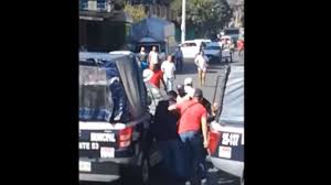 En redes sociales, se viralizó un video en donde cachan en la movida a un par de policías de ecatepec teniendo relaciones sexuales. Balacera Entre Taxistas Y Policias De Ecatepec Deja Un Muerto Y Cuatro Heridos Proceso